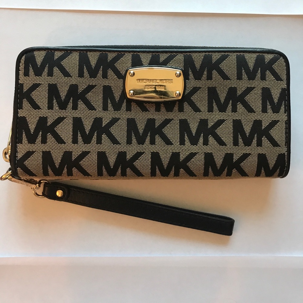 Michael Kors Continental Jet Set Wallet